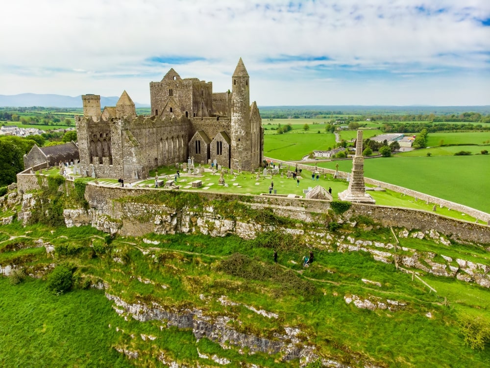 una città in irlanda sul lago